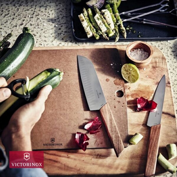 Coltello Santoku Victorinox 6.9050.17KG Swiss Modern Wood - immagine 4