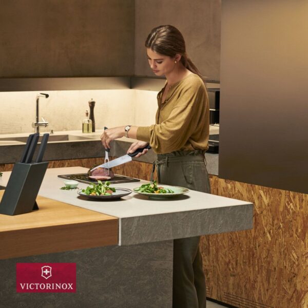 Ceppo con 6 coltelli Victorinox 6.7186.63 Swiss Modern - immagine 4