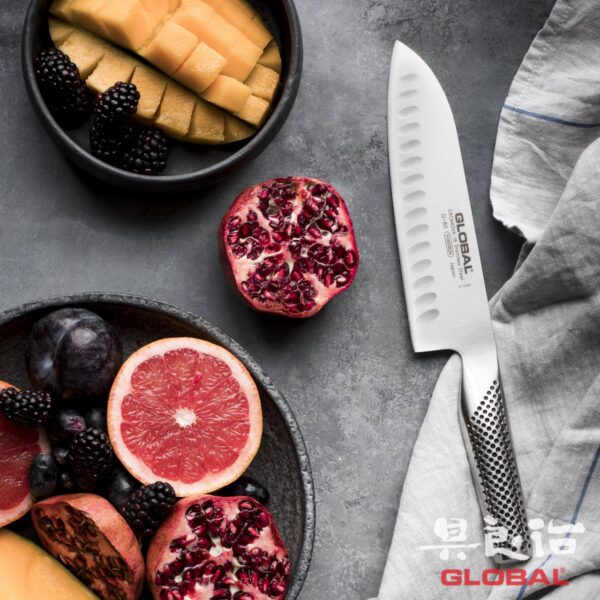 Coltello Global Serie G Santoku alveolato 18 cm G-80 - immagine 3