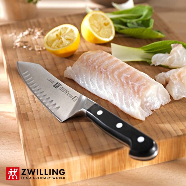 Coltello Zwilling Pro Rocking Santoku alveolato 18 cm 38418-181 - immagine 4