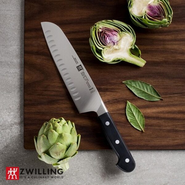 Coltello Zwilling Pro Santoku alveolato 18 cm 38408-181 - immagine 4