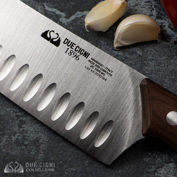 Coltello Santoku Due Cigni Linea 1896 in noce 18 cm 2C-1005-NO - immagine 3
